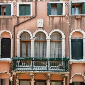 venice-grand-canal-style-apartment.hotelinveneto.com/